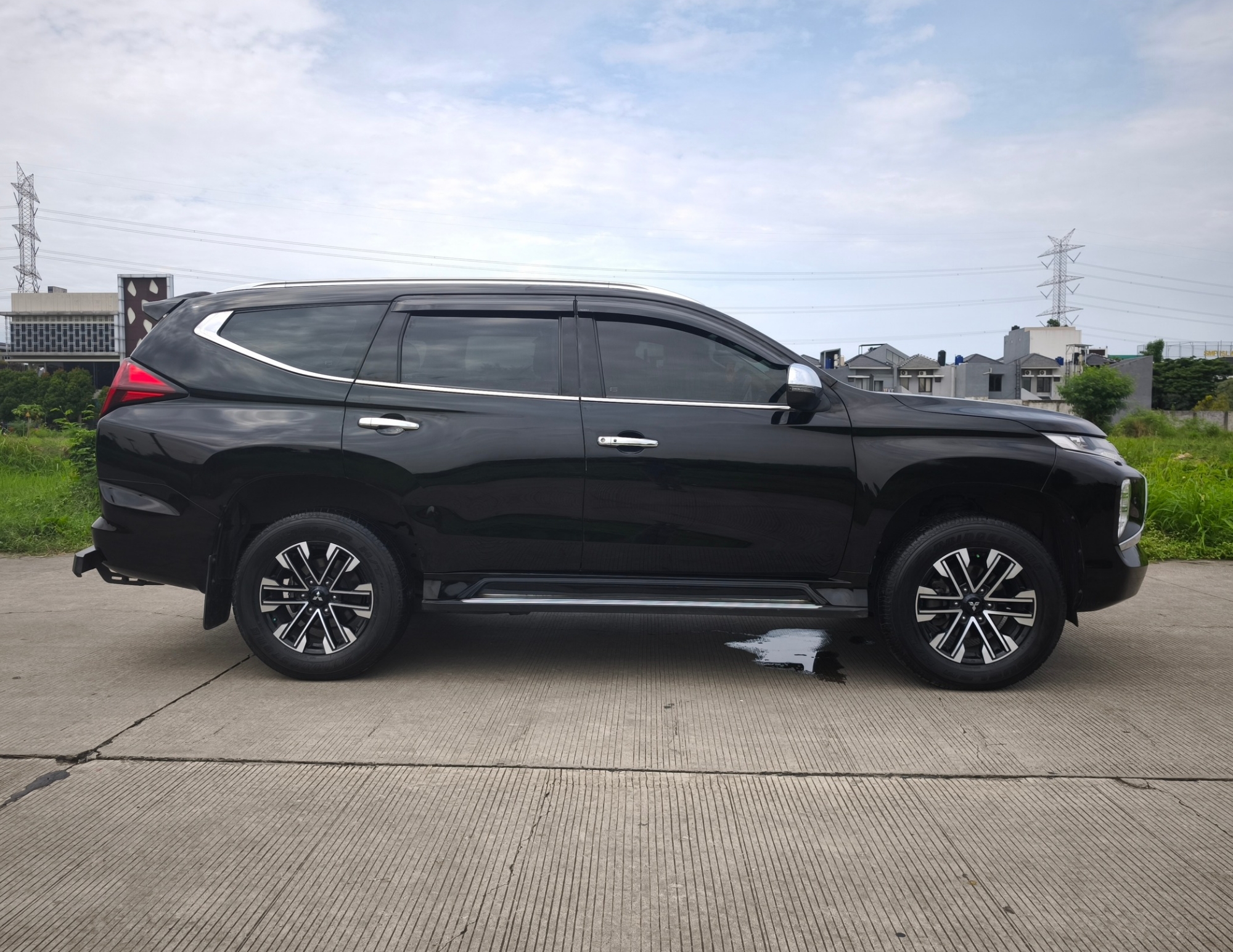 Pajero Sport Dakar 2022 A/T - Image 8