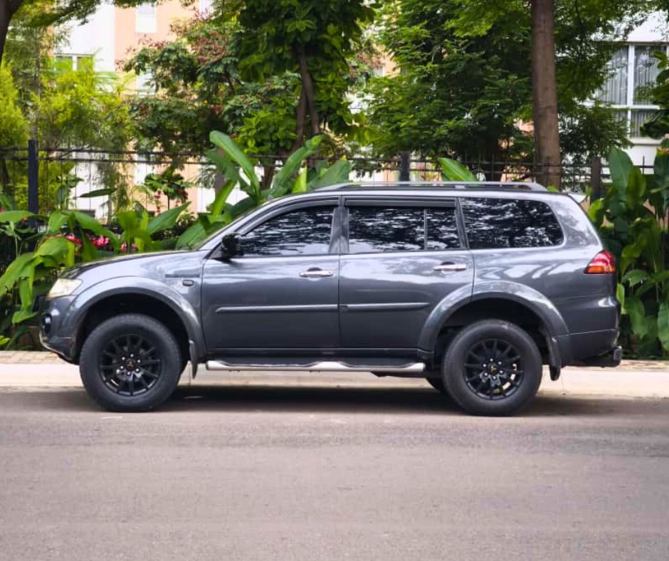 Pajero Sport Exceed 2011 A/T - Image 8