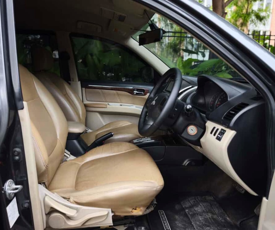 Pajero Sport Exceed 2011 A/T - Image 9