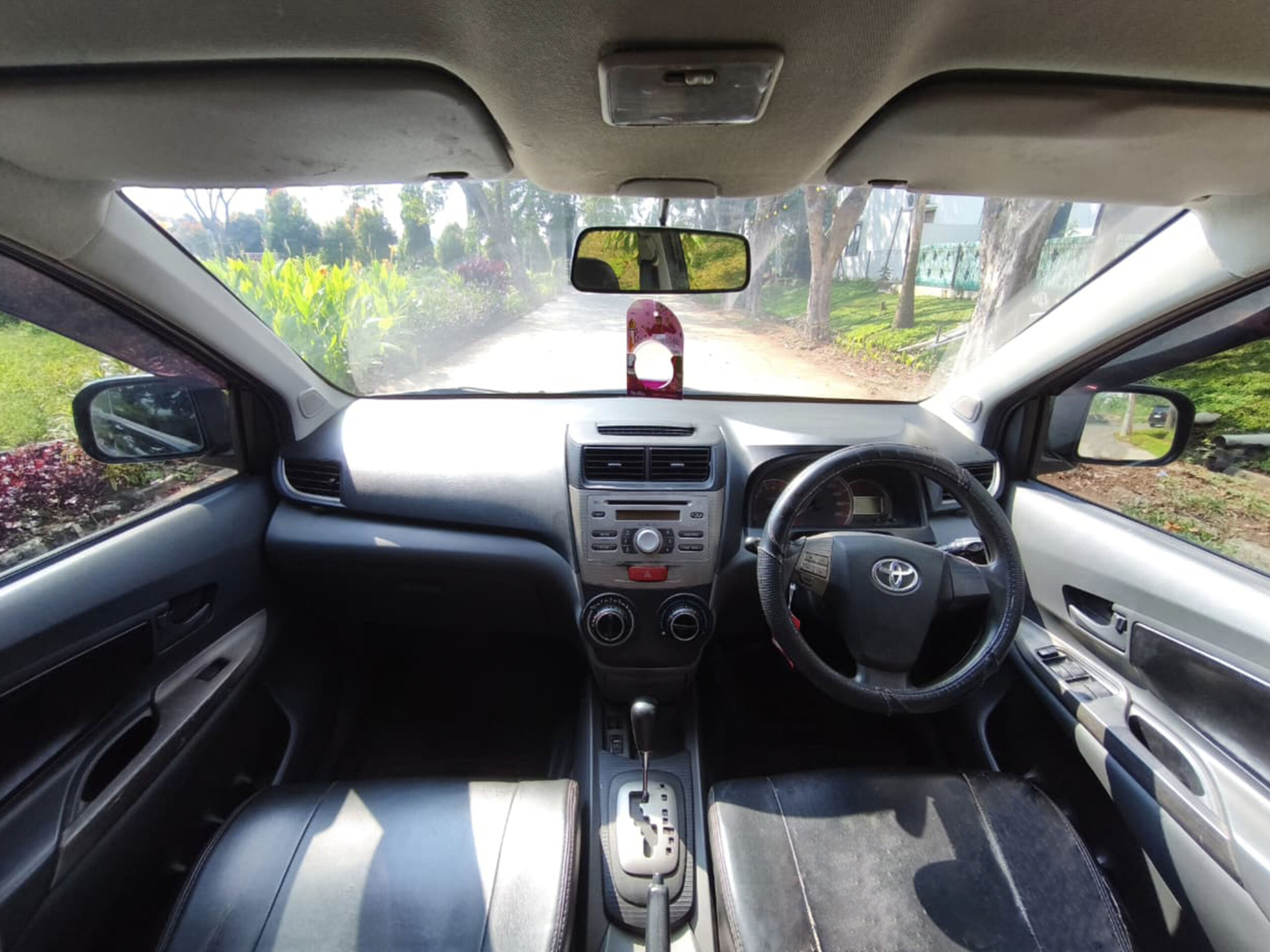 Toyota Avanza Veloz 2012 A/T - Image 11