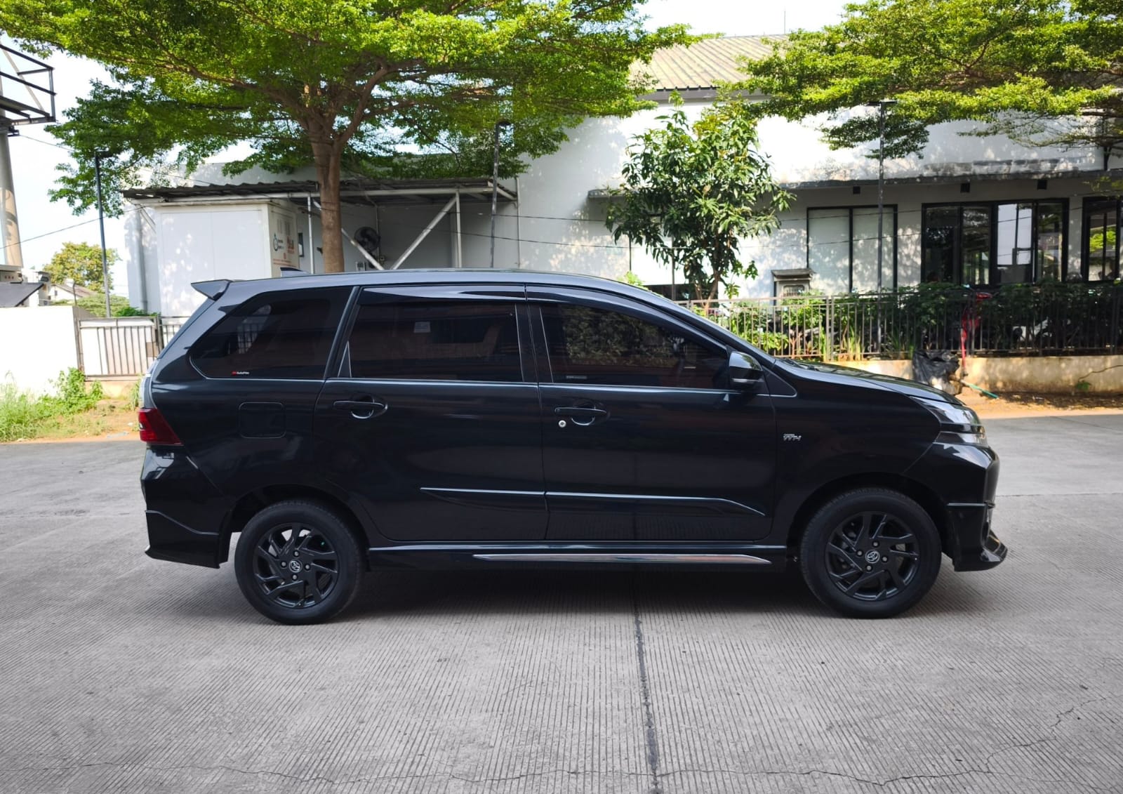 TOYOTA AVANZA VELOZ GR 2021 A/T - Image 7