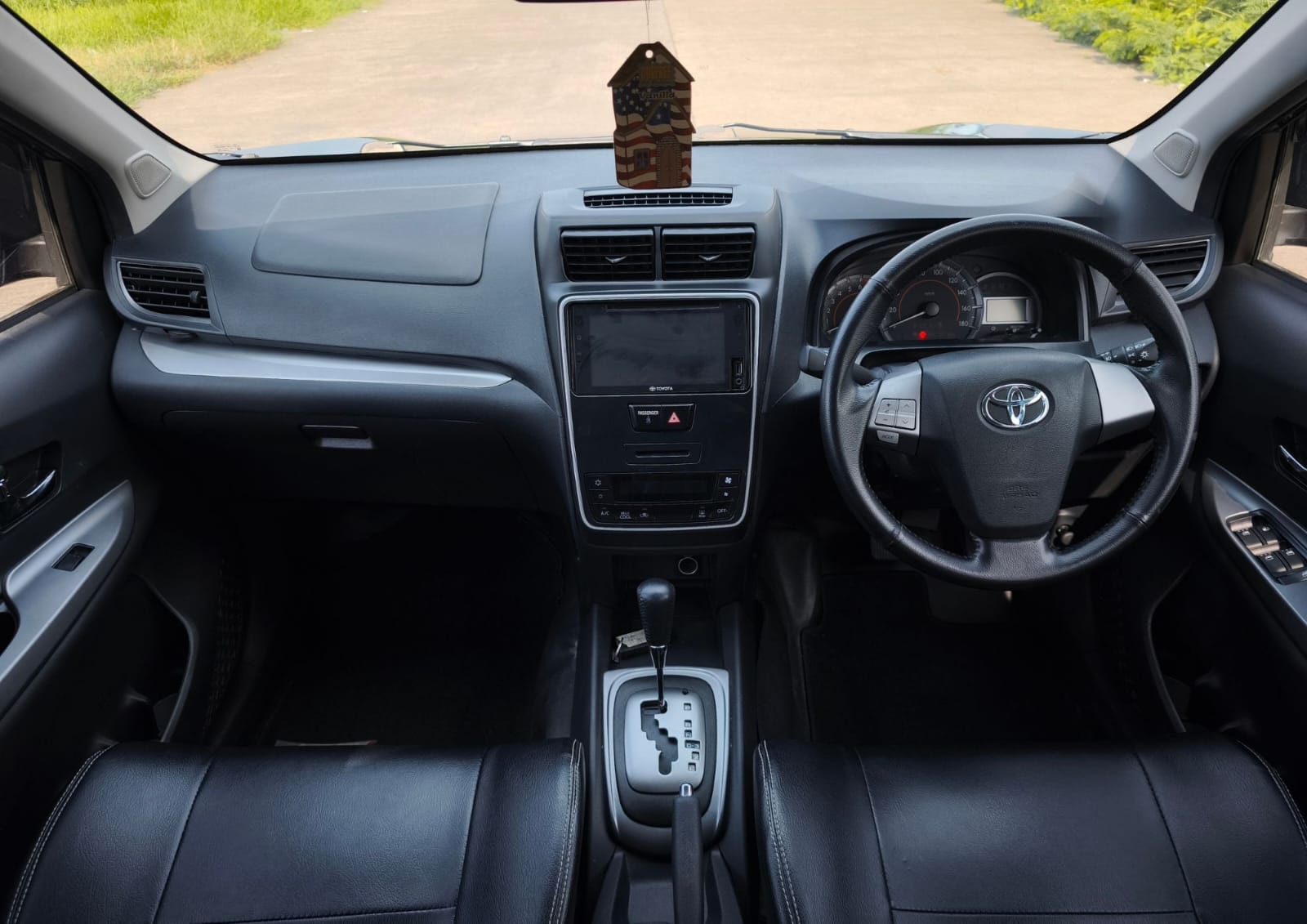 TOYOTA AVANZA VELOZ GR 2021 A/T - Image 12