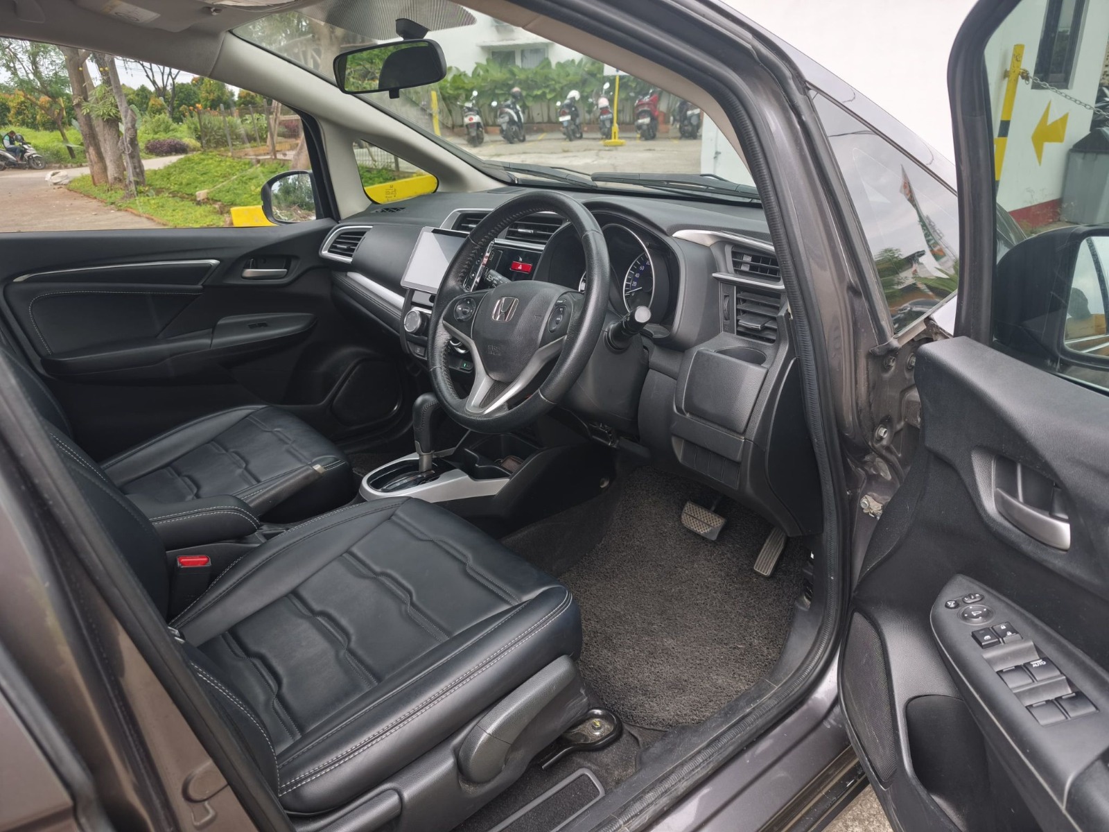 Honda Jazz RS 2017 CVT - Image 9