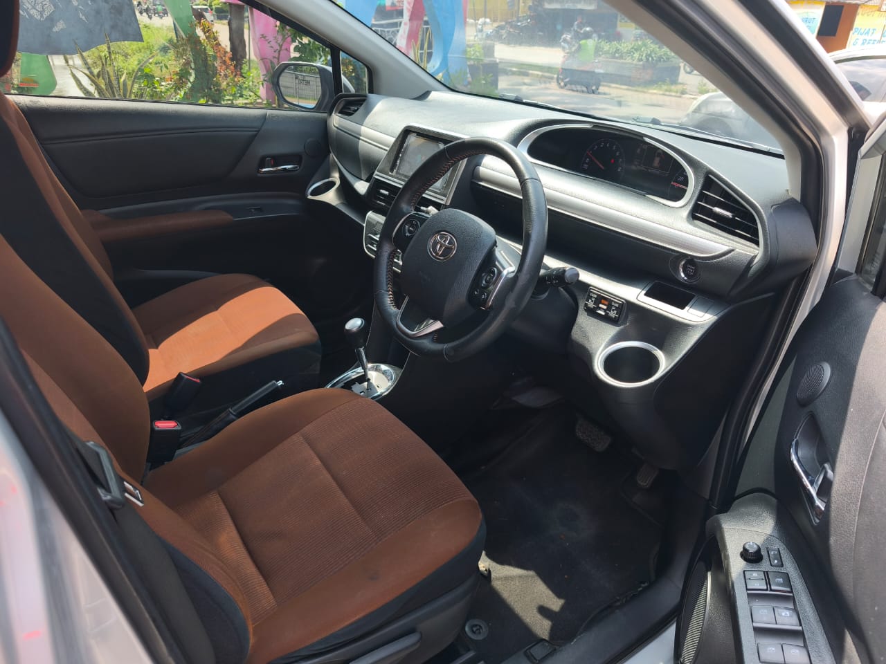 Toyota Sienta Q 2018 CVT - Image 10