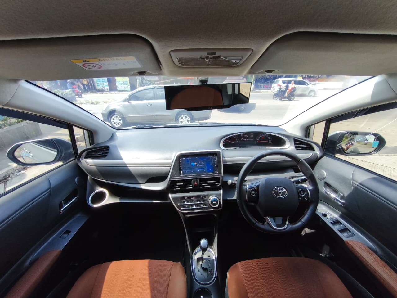Toyota Sienta Q 2018 CVT - Image 11