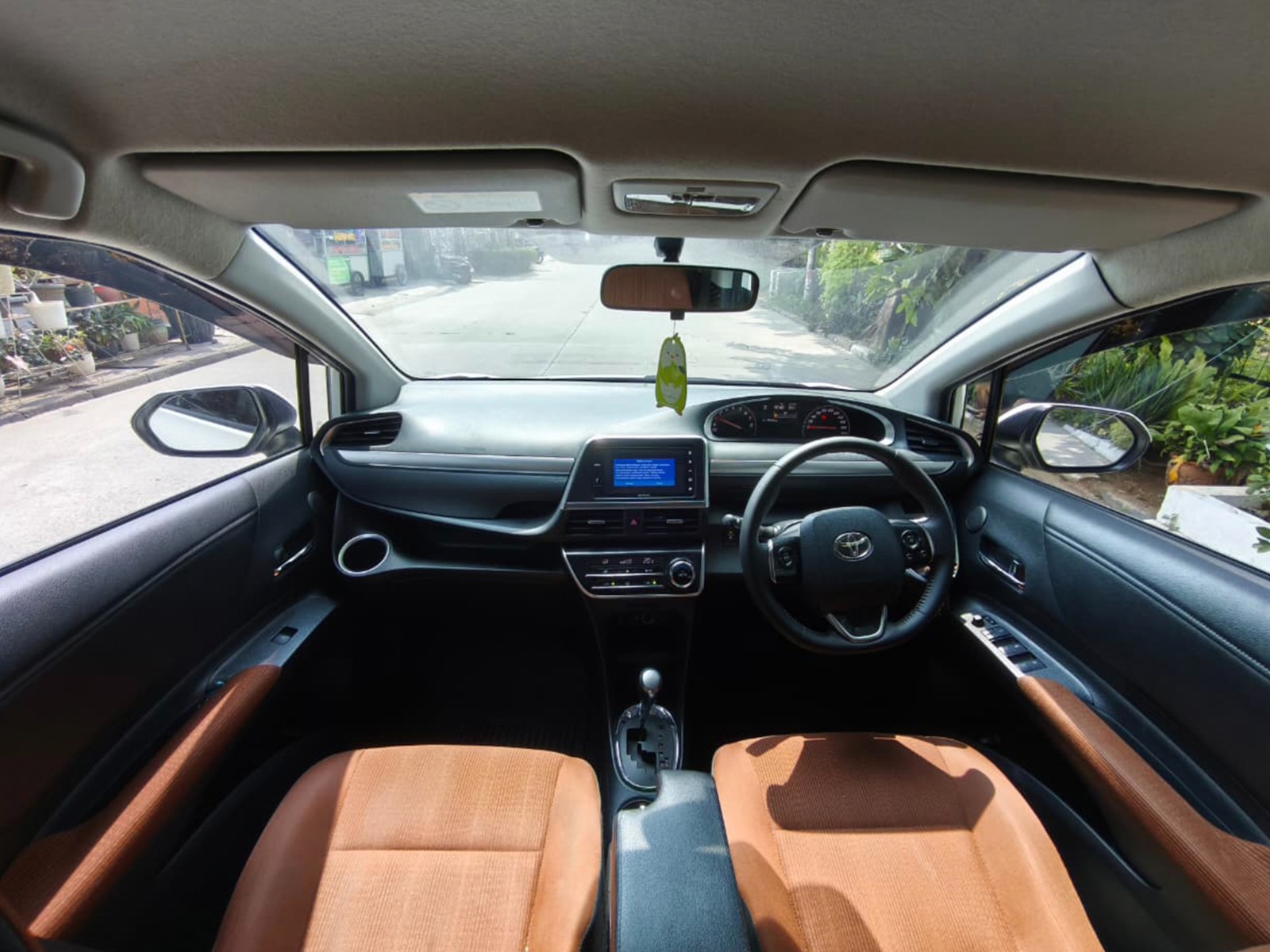 Toyota Sienta Q 2018 A/T - Image 11