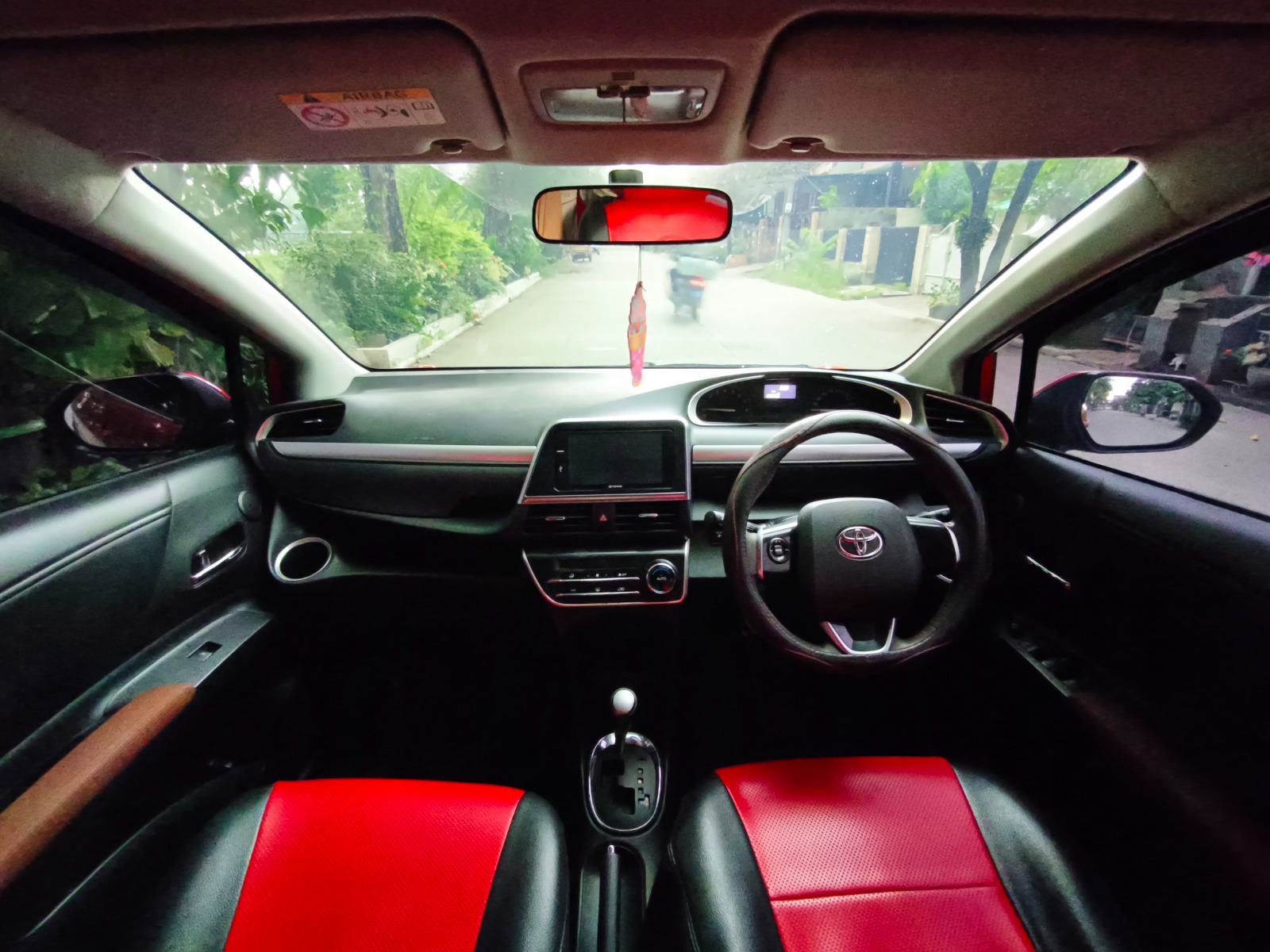 Toyota Sienta V 2016 CVT - Image 11