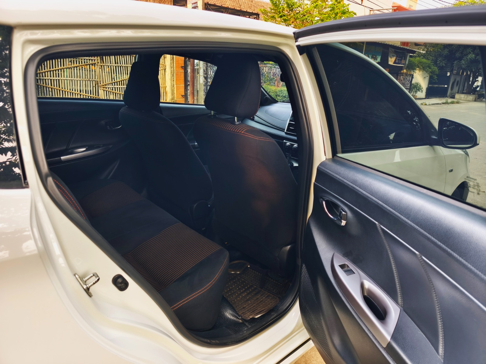 Toyota Yaris G 2015 A/T - Image 10