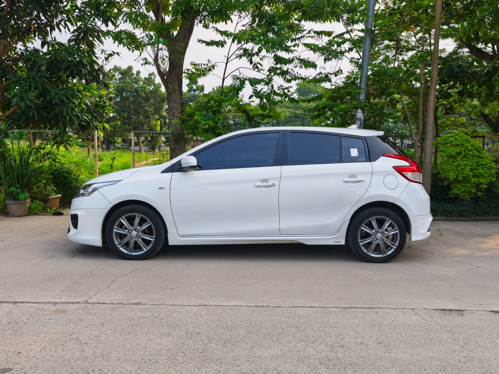 Toyota Yaris G 2015 A/T - Image 8