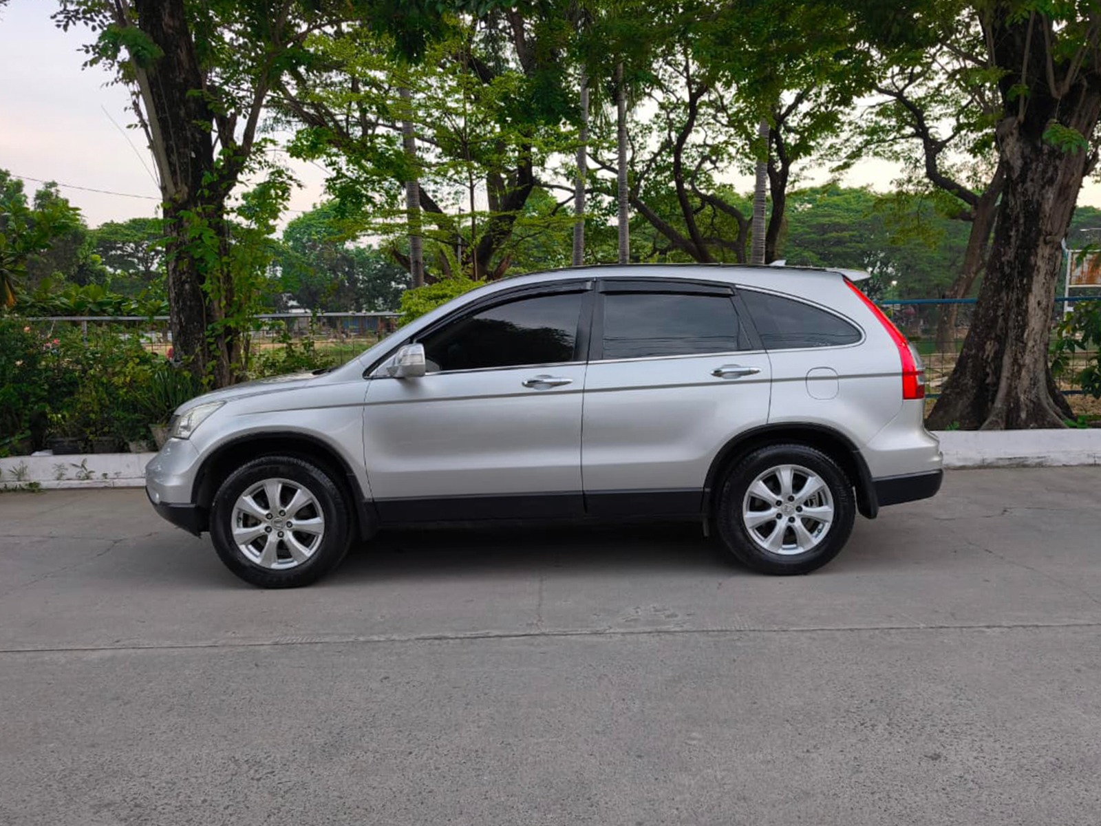 Honda CR-V 2.4 2010 A/T - Image 8