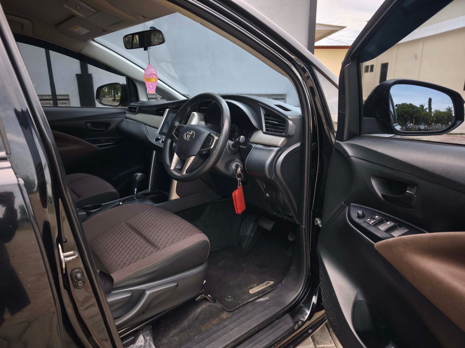 Toyota Innova 2.4 G 2022 A/T - Image 9