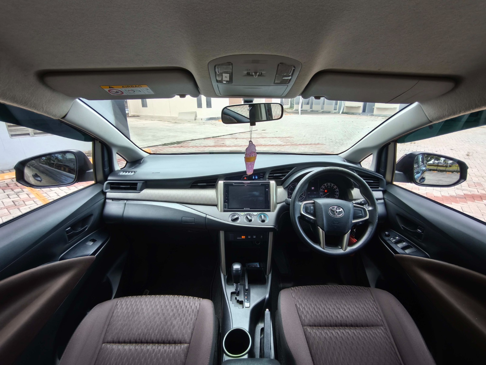 Toyota Innova 2.4 G 2022 A/T - Image 11