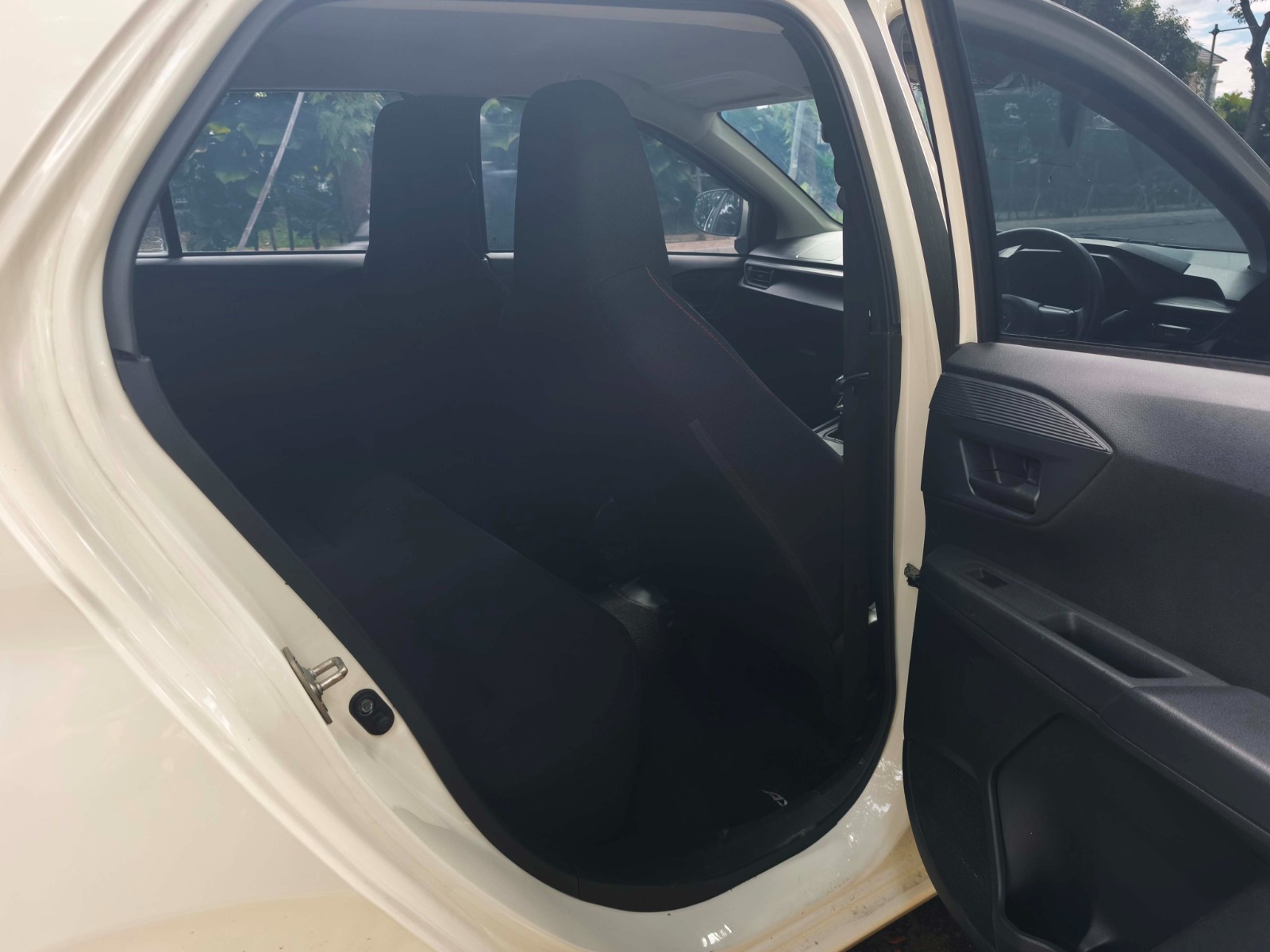 Daihatsu Ayla M 2024 M/T - Image 10