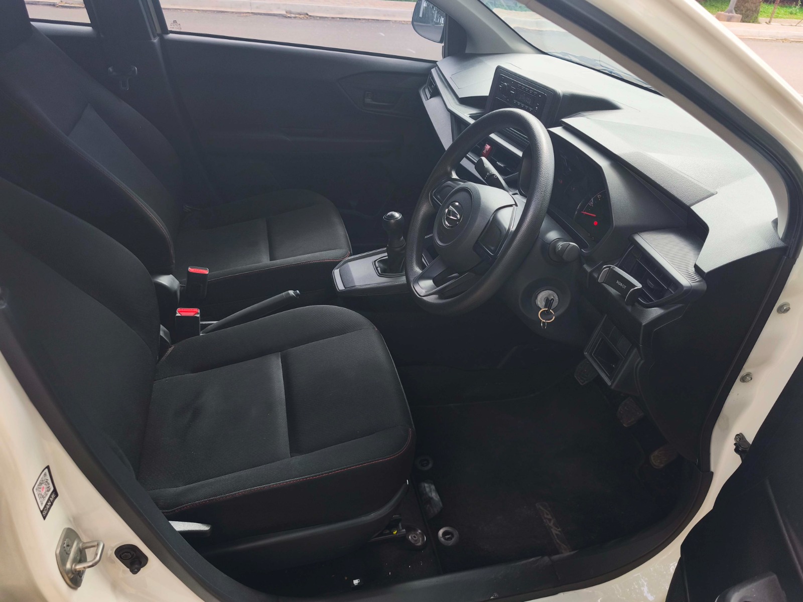 Daihatsu Ayla M 2024 M/T - Image 9