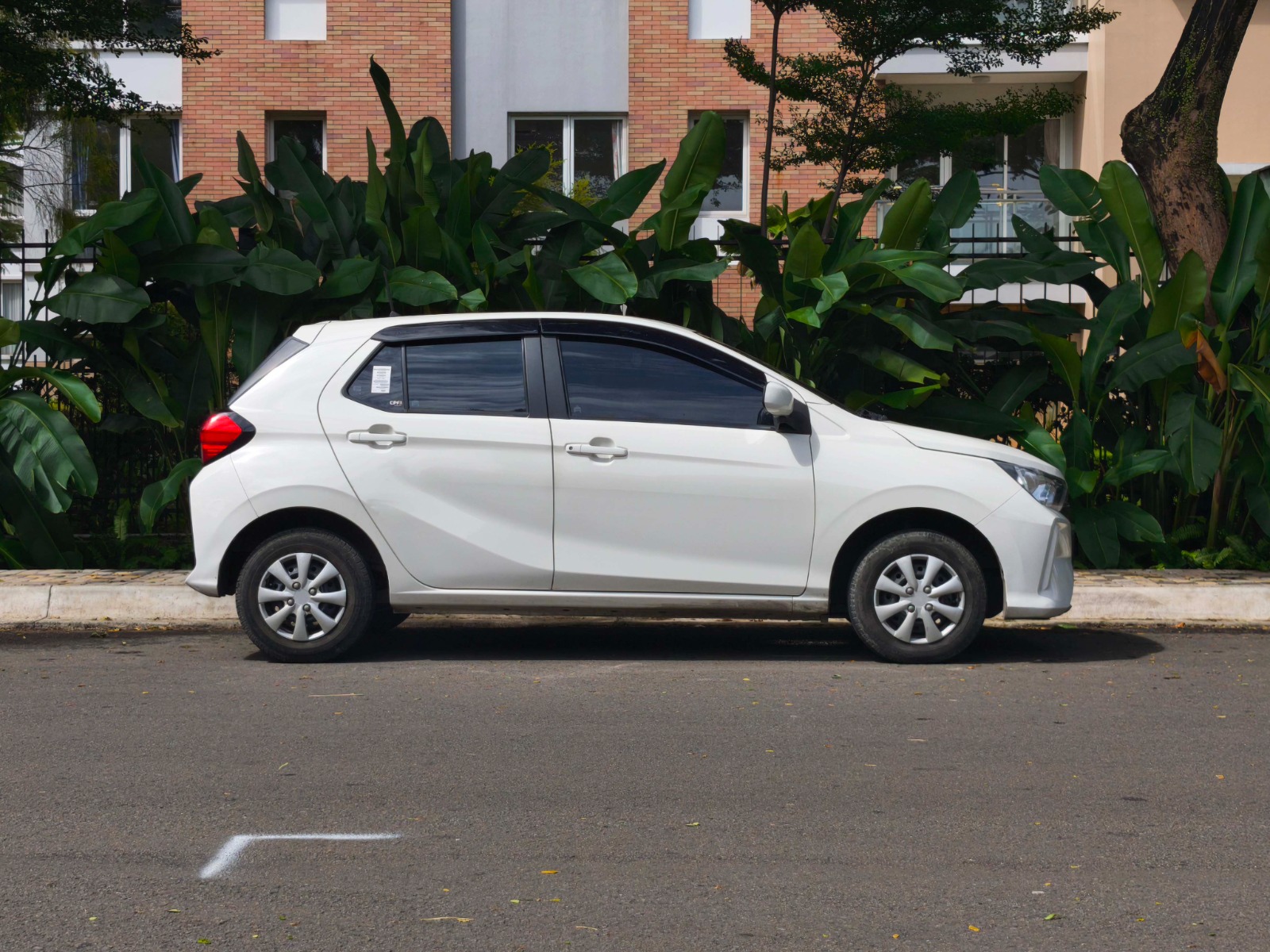 Daihatsu Ayla M 2024 M/T - Image 8