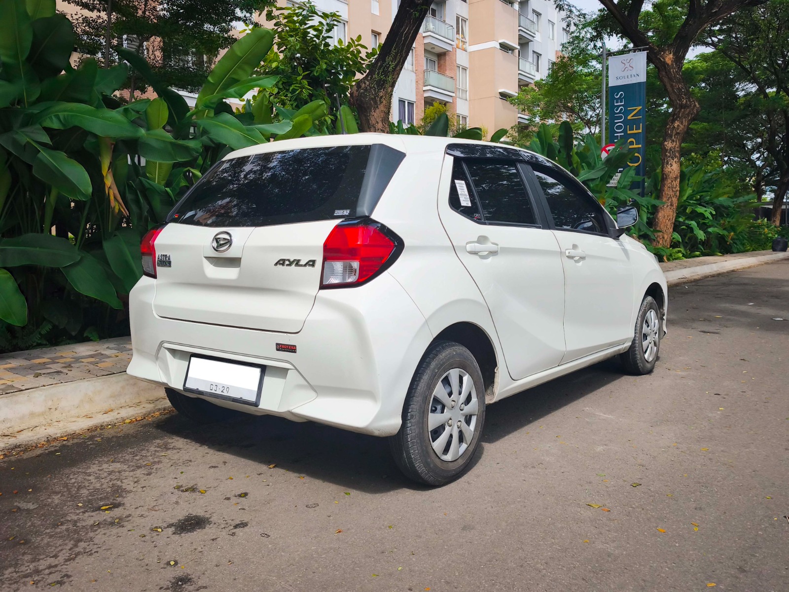 Daihatsu Ayla M 2024 M/T - Image 4