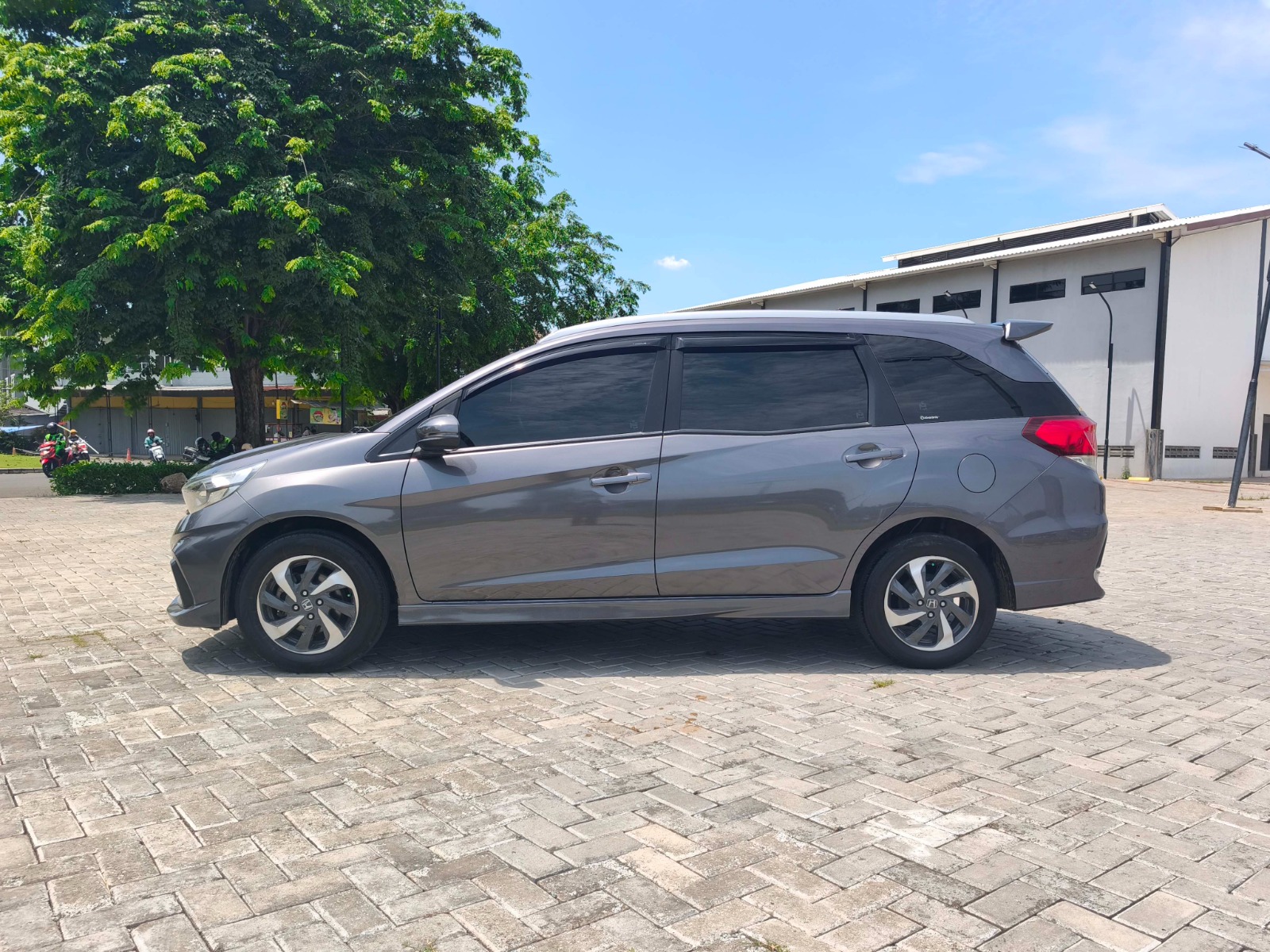 Honda Mobilio RS 2017 CVT - Image 7