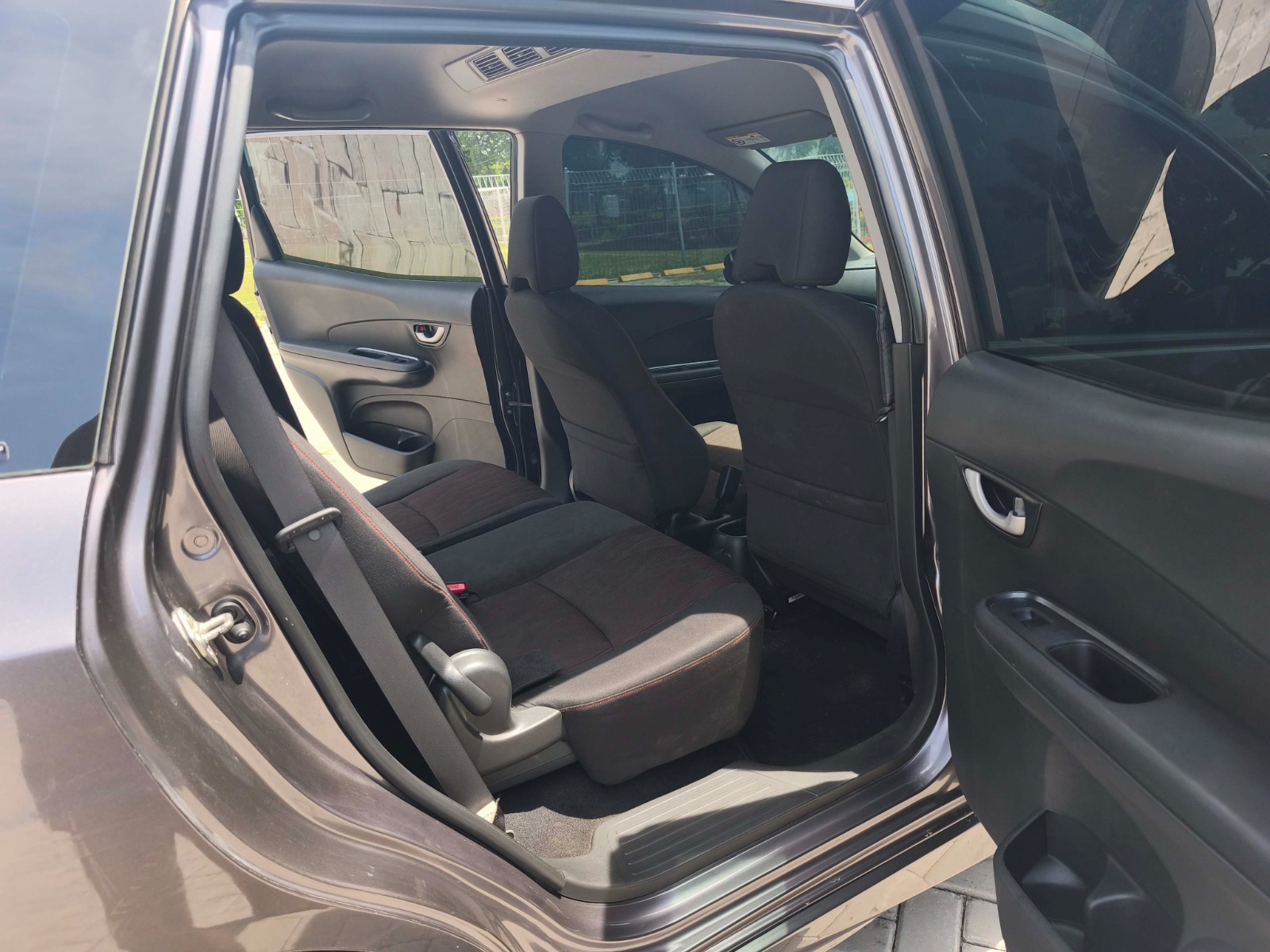 Honda Mobilio RS 2017 CVT - Image 9