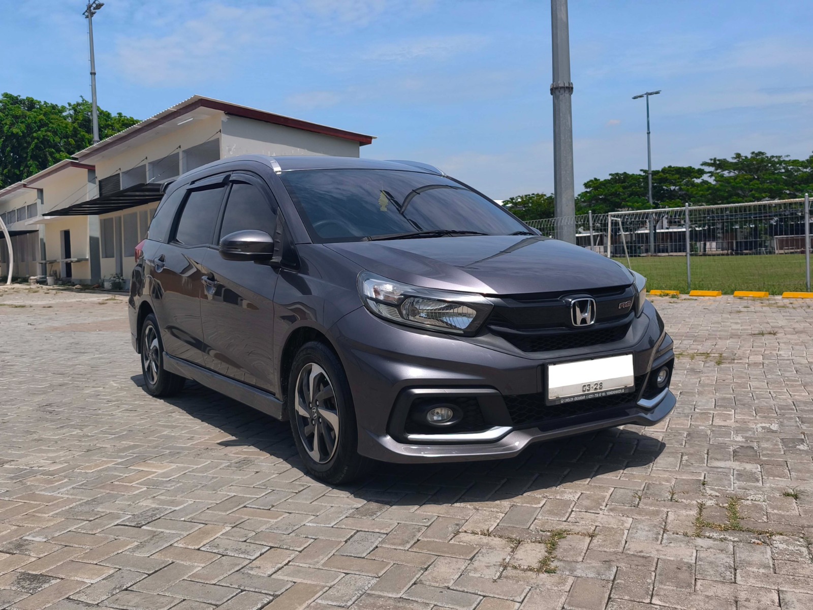 Honda Mobilio RS 2017 CVT - Image 3