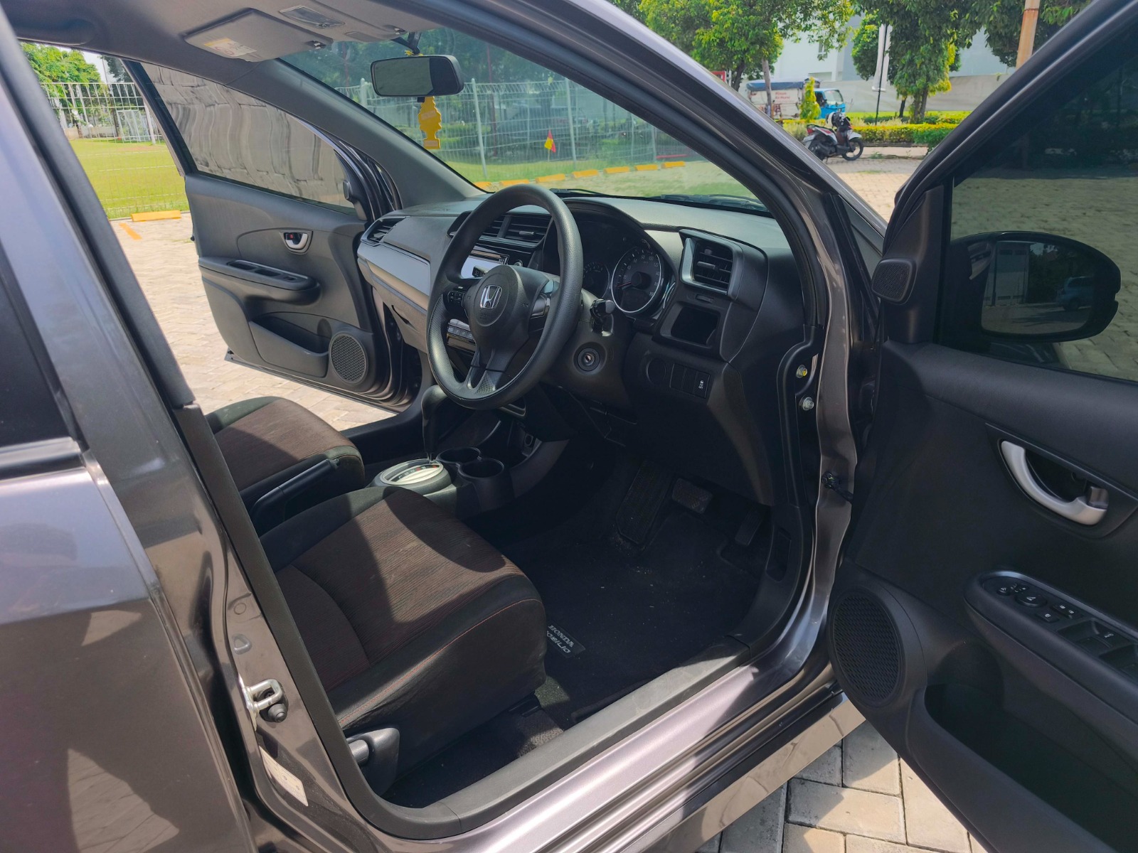 Honda Mobilio RS 2017 CVT - Image 10