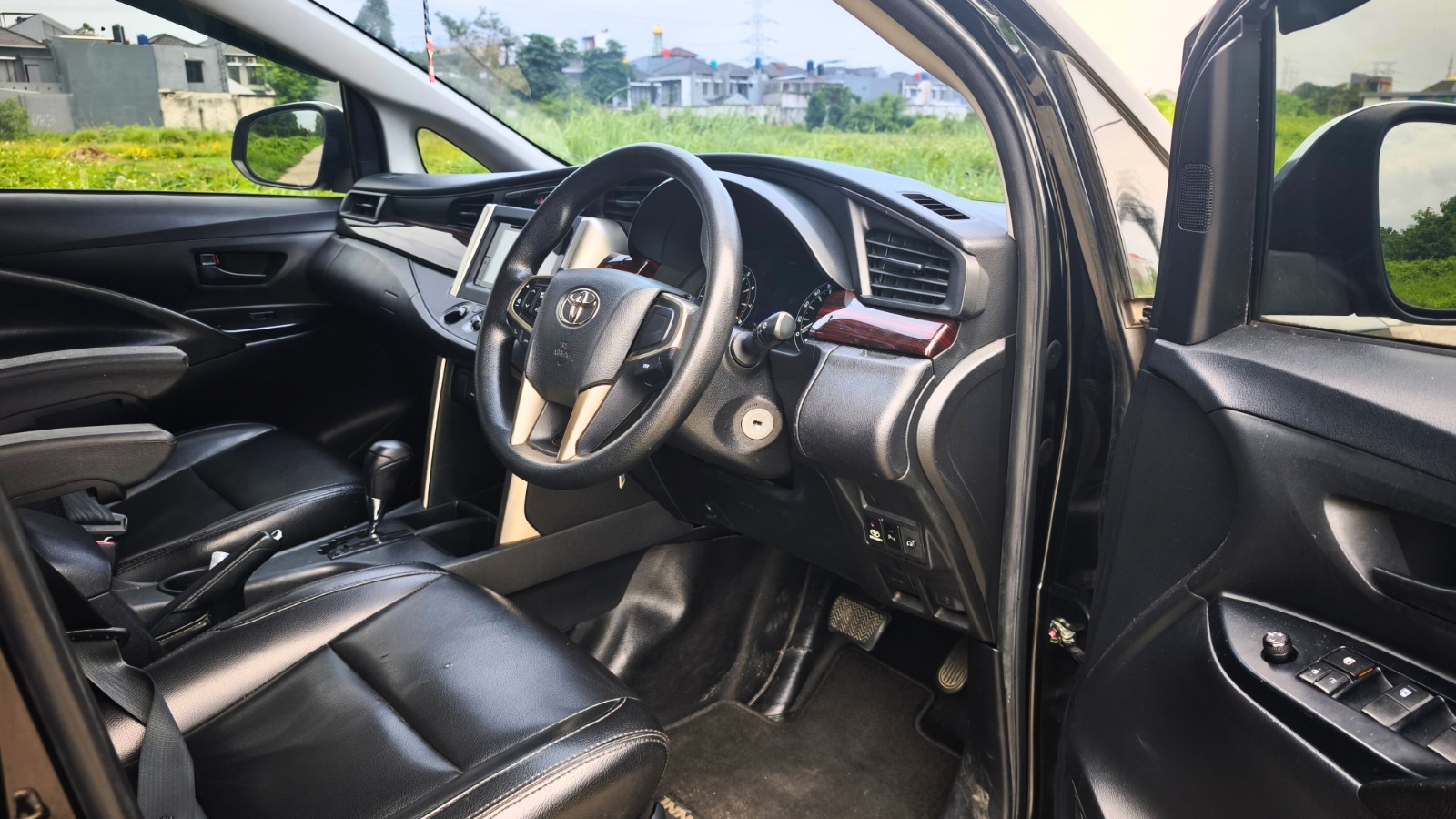 Toyota Innova G Luxury 2017 A/T - Image 9