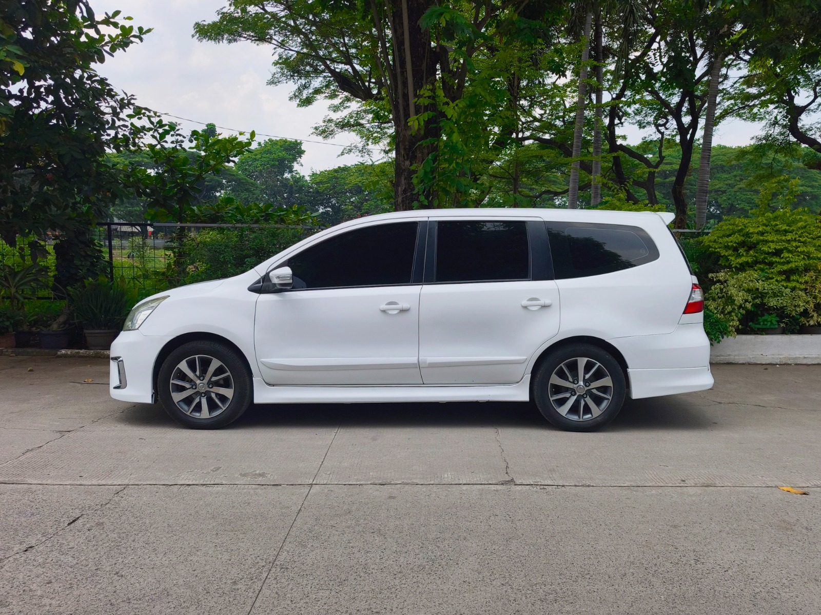 Grand Livina HWS Autech 2017 A/T - Image 8