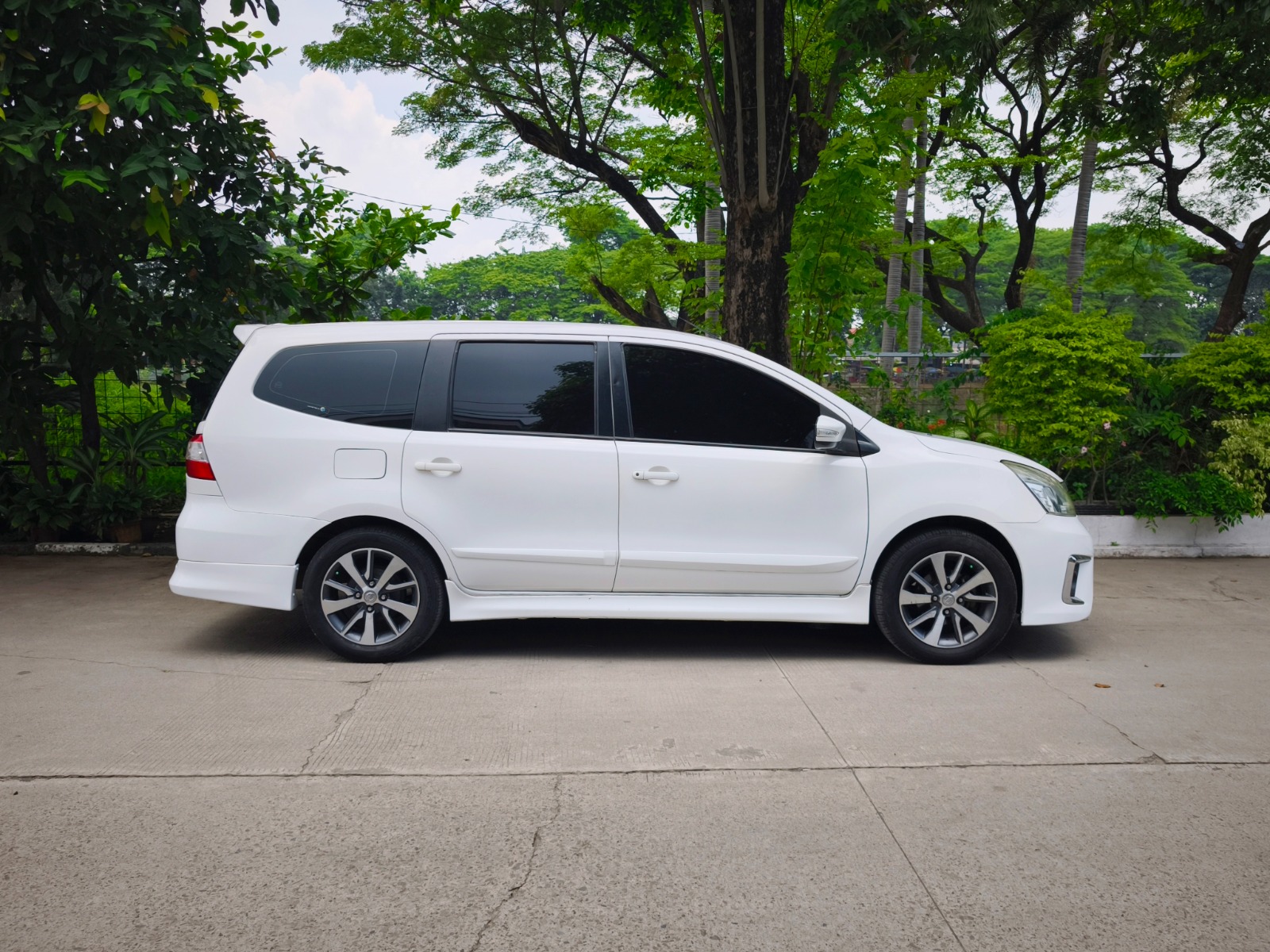 Grand Livina HWS Autech 2017 A/T - Image 7