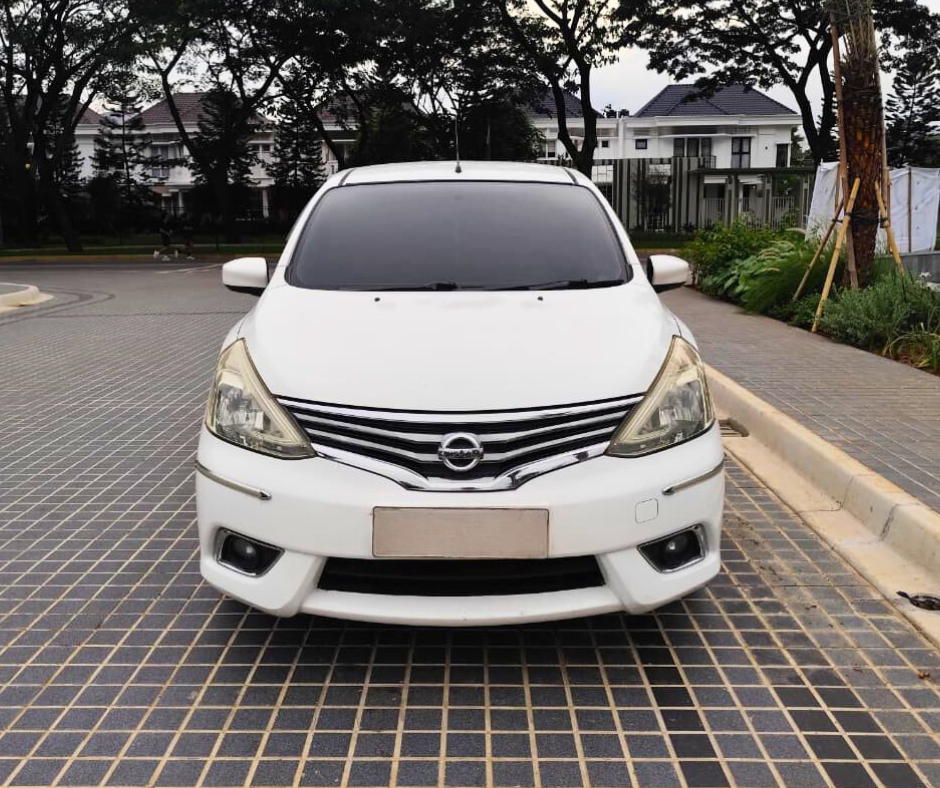 GRAND LIVINA XV 2013 A/T - Image 2