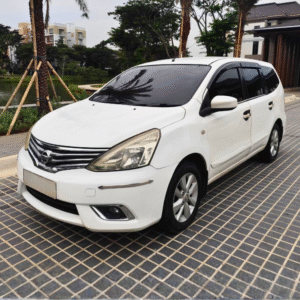 GRAND LIVINA XV 2013 A/T