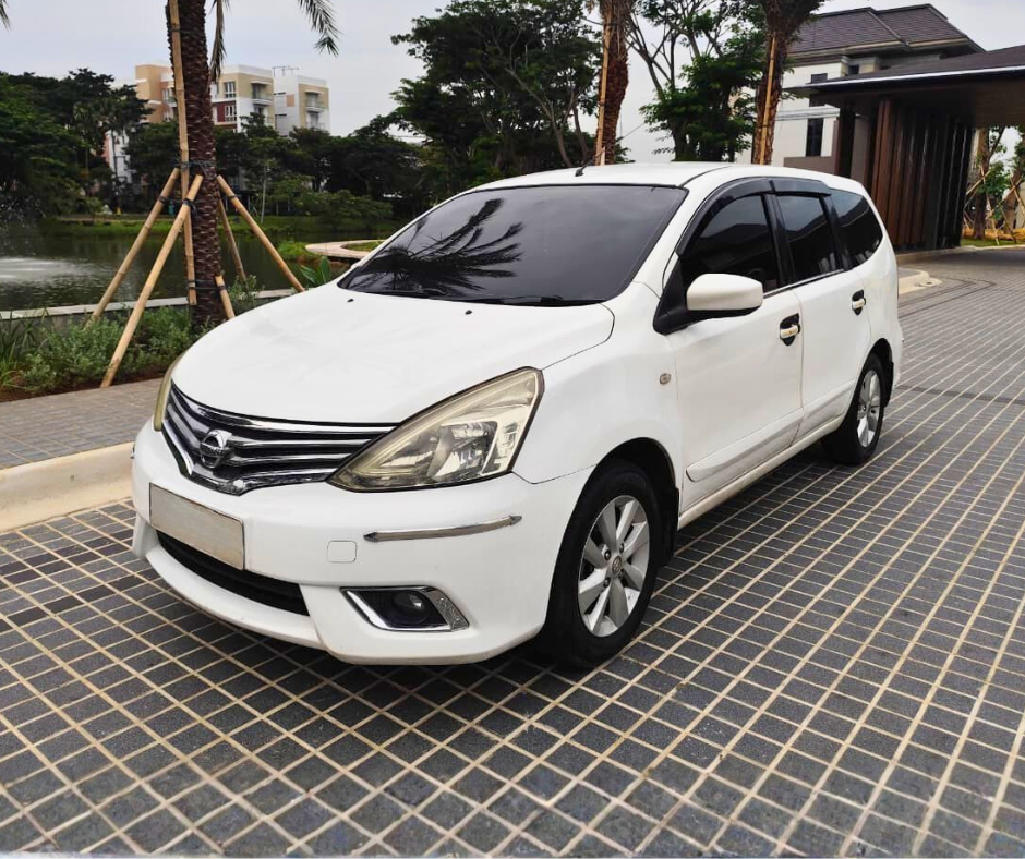 GRAND LIVINA XV 2013 A/T