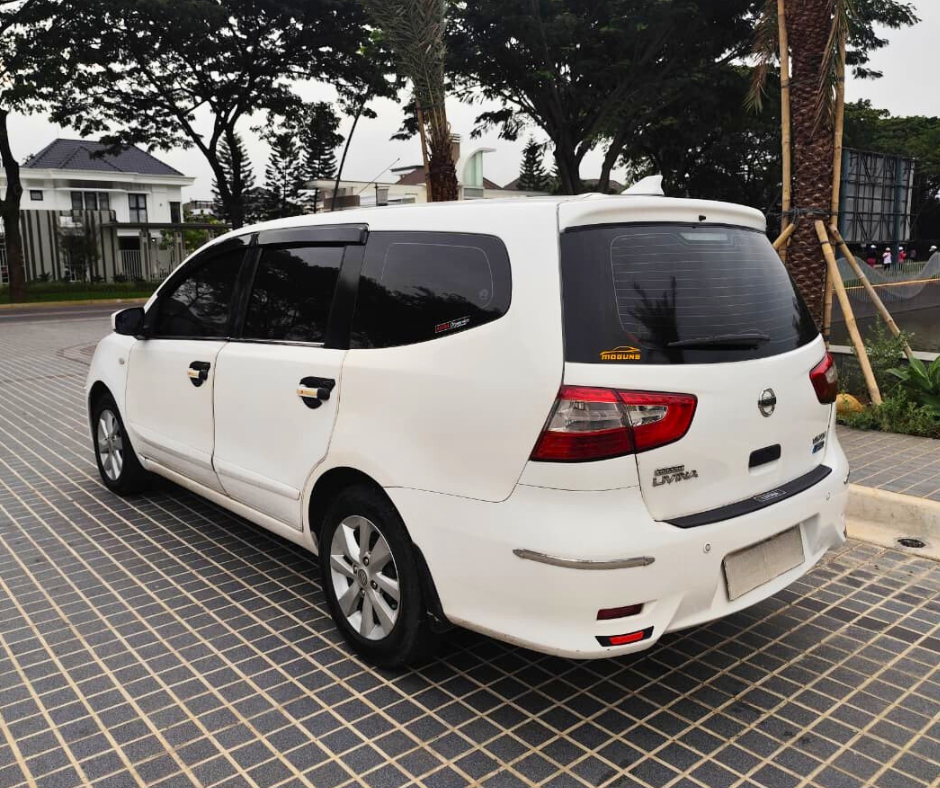 GRAND LIVINA XV 2013 A/T - Image 6