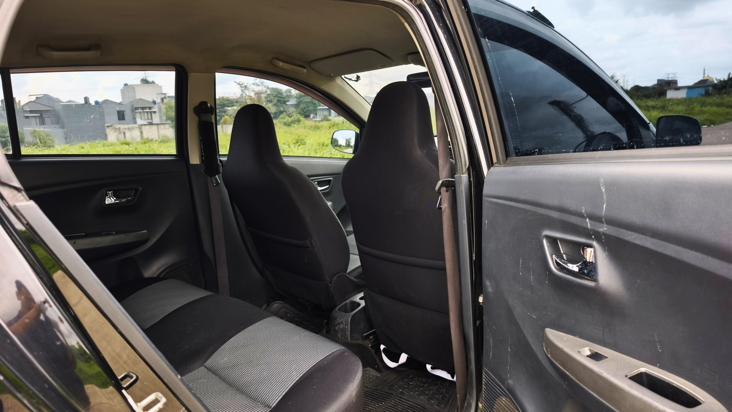 Ayla X AT 2021 Hitam - Image 10