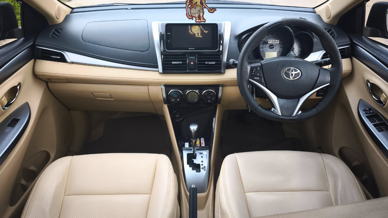 Toyota Vios G AT 2017 Hitam - Image 11