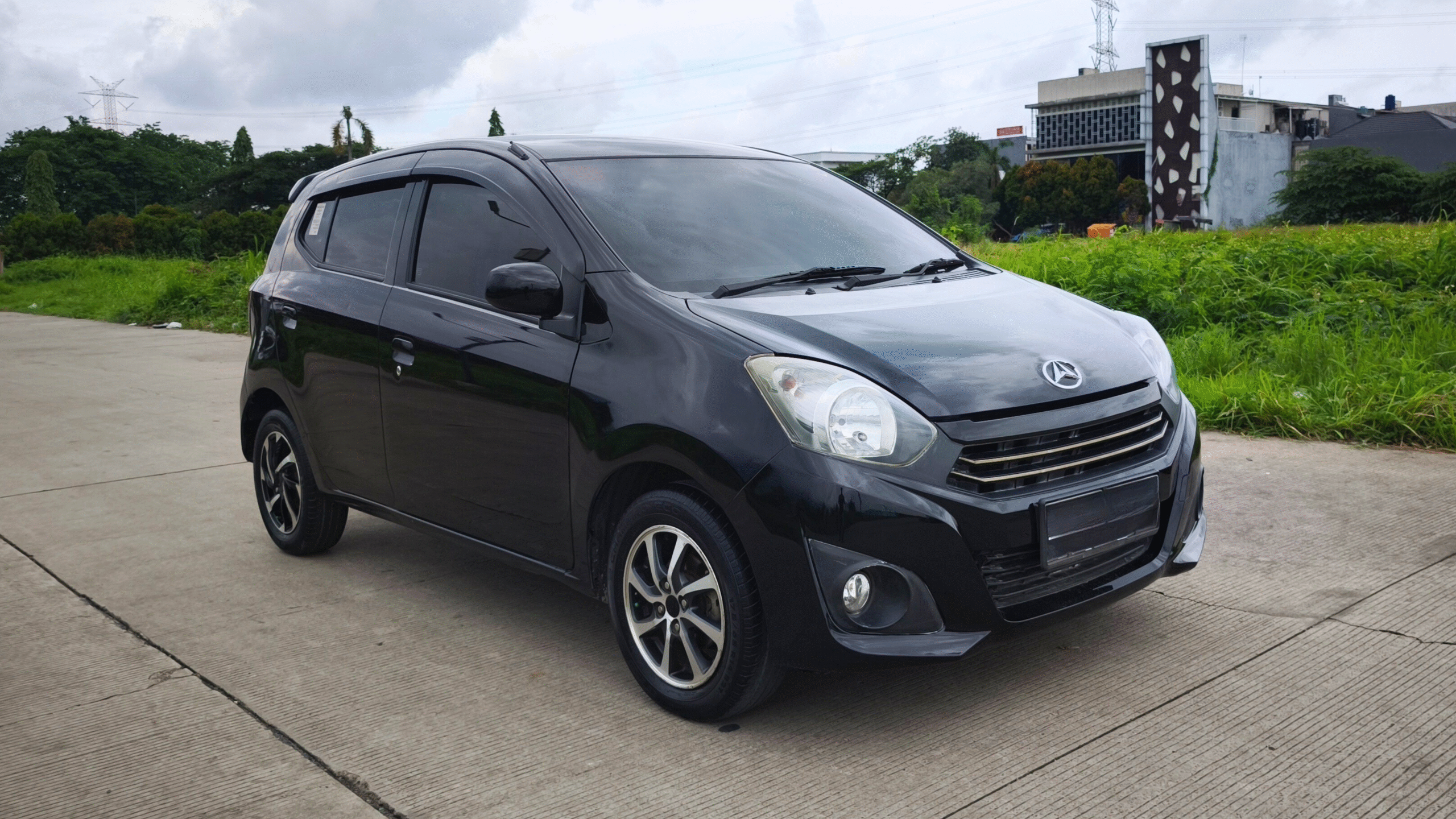 Ayla X AT 2021 Hitam - Image 2