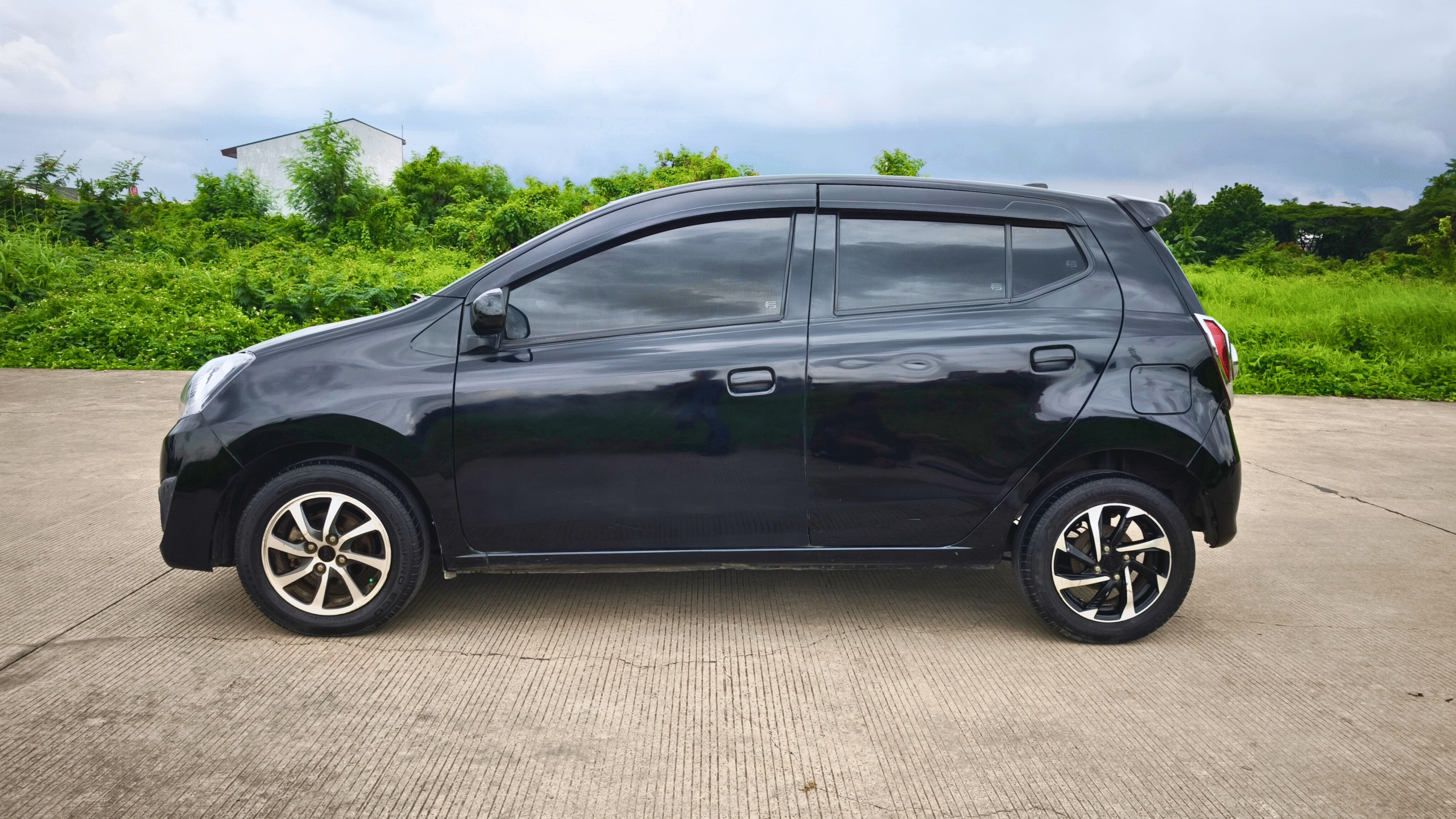 Ayla X AT 2021 Hitam - Image 7