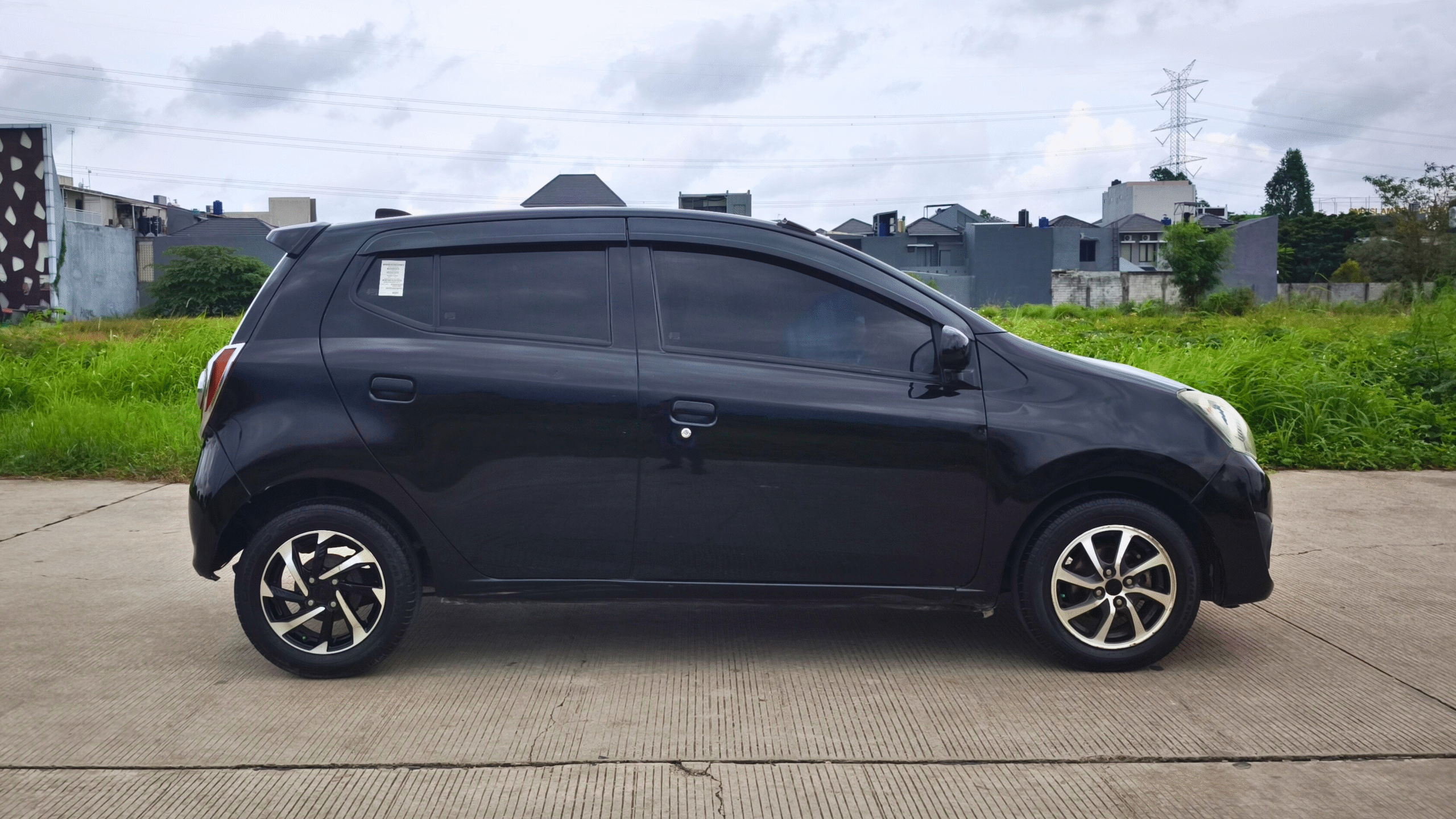 Ayla X AT 2021 Hitam - Image 8