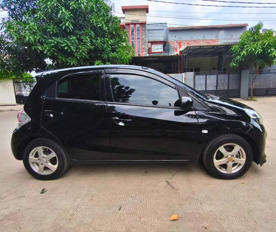 Honda Brio E AT 2015 Hitam - Image 8
